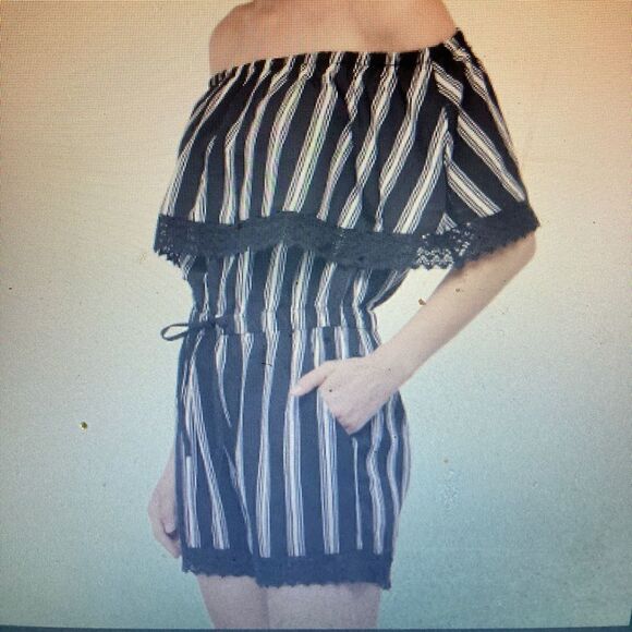Style House Black/White Striped Off-Shoulder Playsuit Size XL Like New - Picture 2 of 7